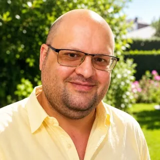 Valeriy ✨ | Netzwerker, 90er-Modell - Bot Telegram